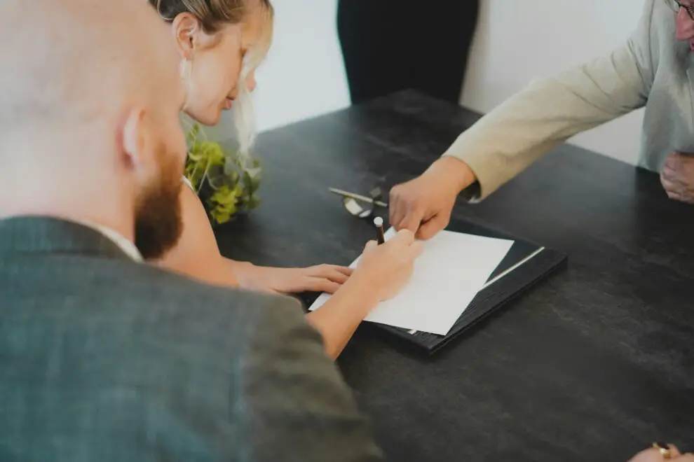 Signing Bonus: The Pros and Cons, and How You Can Negotiate